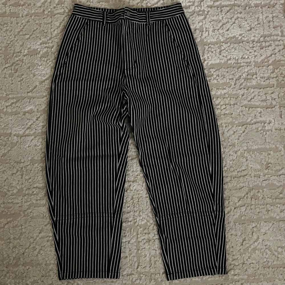 Everlane Black and White Striped Cropped Pants